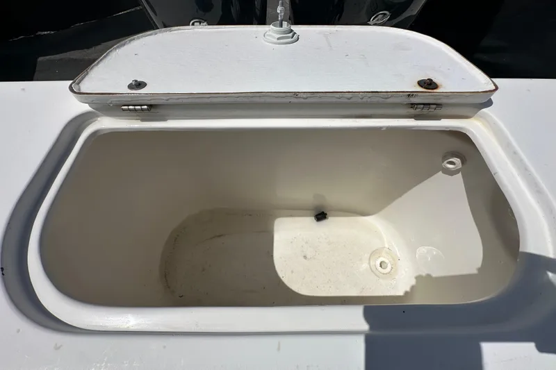 Slide: The Image of Hull identification number on 2001 Contender 35 Side Console boat. - 101