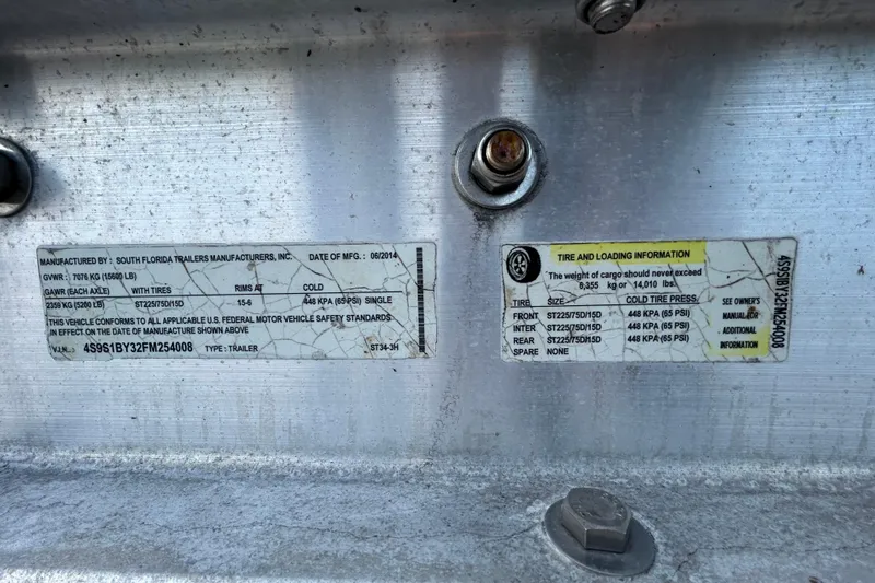 Slide: The Image of Label on a 2001 Contender 35 Side Console trailer with tire and loading information. - 104