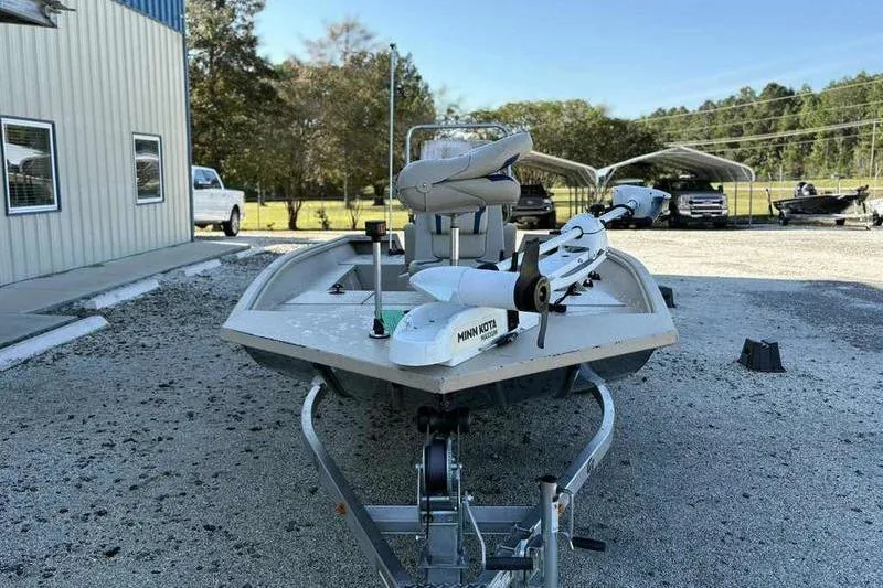 Slide: The Image of 2021 G3 Bay 17 boat with Minn Kota motor in outdoor setting. - 7