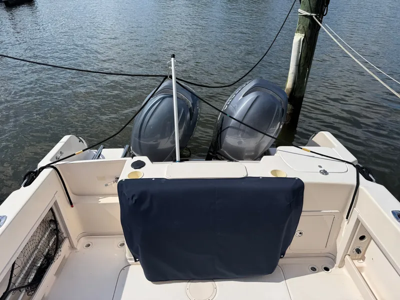 Slide: The Image of Grady-White Journey 258 2005 - 17