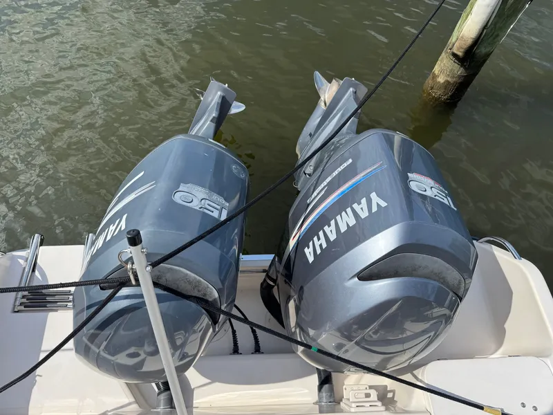 Slide: The Image of Grady-White Journey 258 2005 - 18