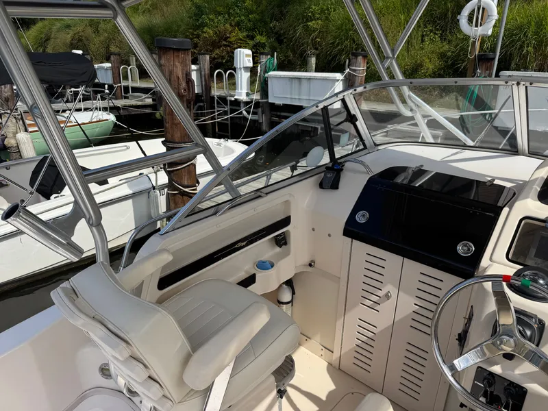 Slide: The Image of Grady-White Journey 258 2005 - 25