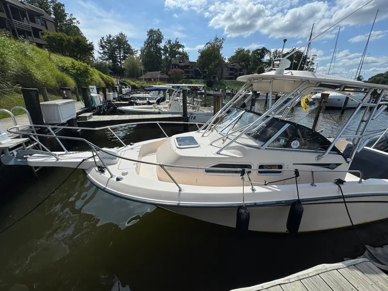 Slide: The Image of Grady-White Journey 258 2005 - 7