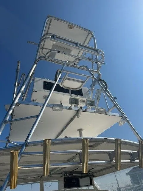 Slide: The Image of 1987 Shamrock 31 GS boat tower with blue sky background. - 24