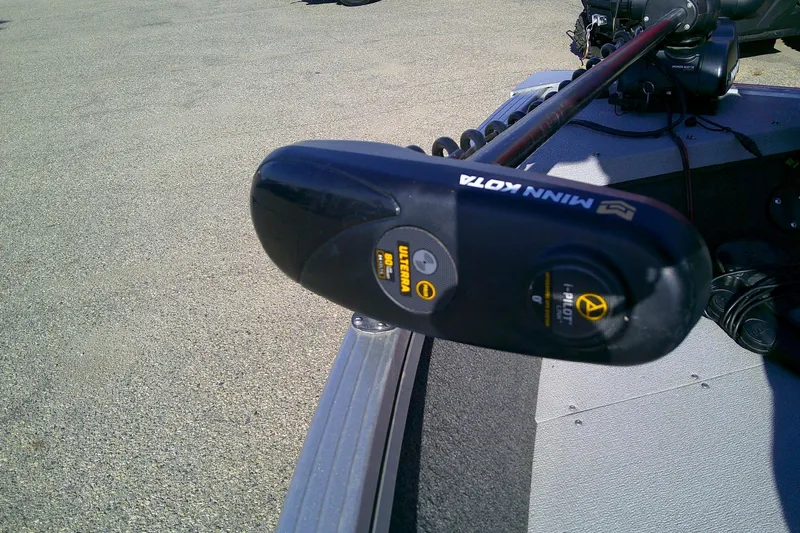 Slide: The Image of Minn Kota trolling motor on 2022 SMOKERCRAFT 182 Pro Angler XL boat. - 16