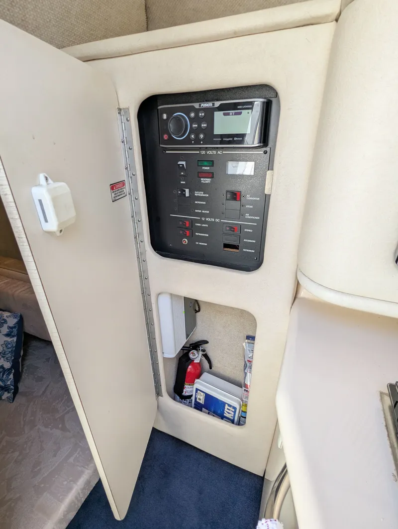 Slide: The Image of Sea Ray Sundancer 260 1999 - 4