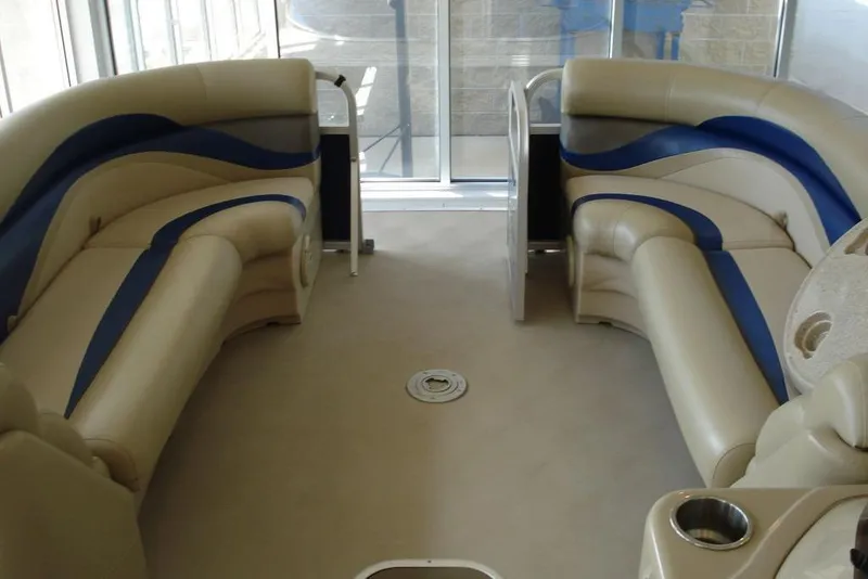 Slide: The Image of Interior of 2013 Manitou Aurora 22 VP pontoon boat with beige and blue seating. - 6