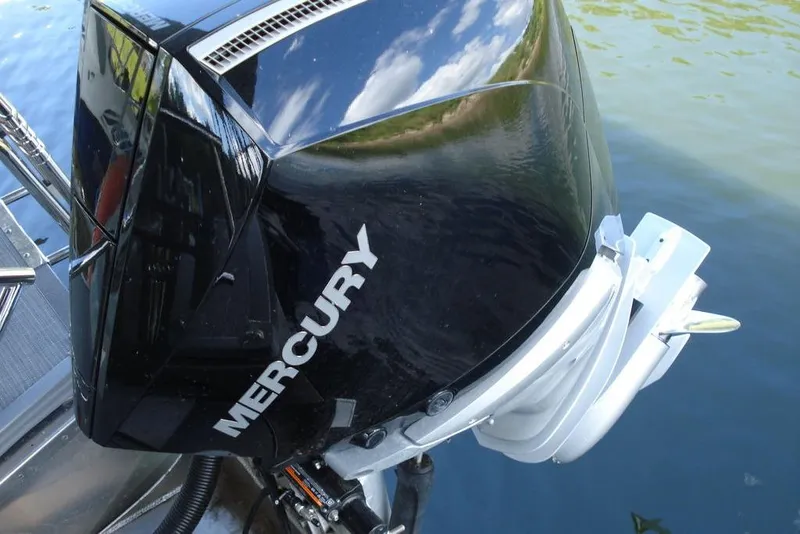 Slide: The Image of 2024 Manitou LX 25 RFX with Mercury engine on water. - 10