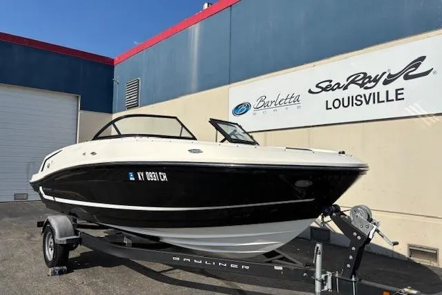 The Image of 2021 Bayliner VR5 Bowrider I/O on trailer at dealership in Louisville. - 1