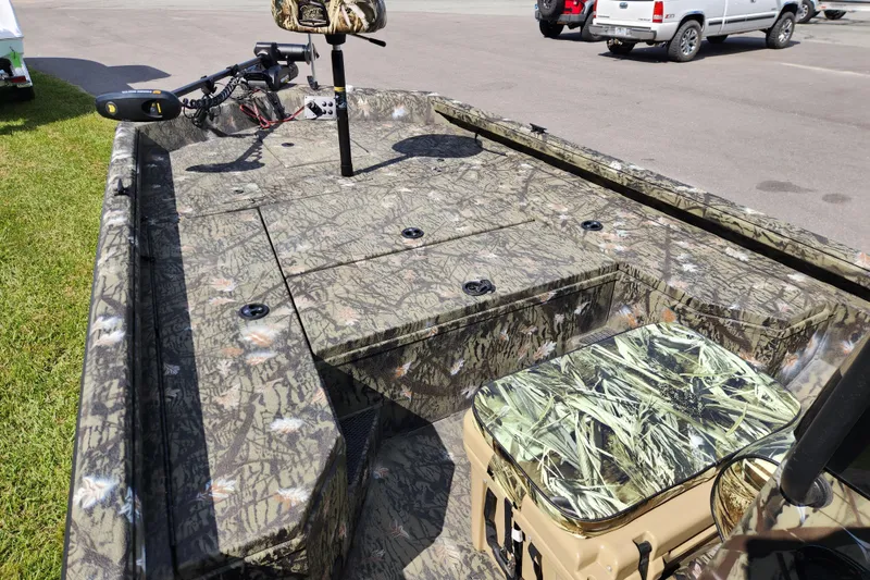 Slide: The Image of 2024 Ranger RB200 boat with camouflage design, featuring a trolling motor and seating. - 8