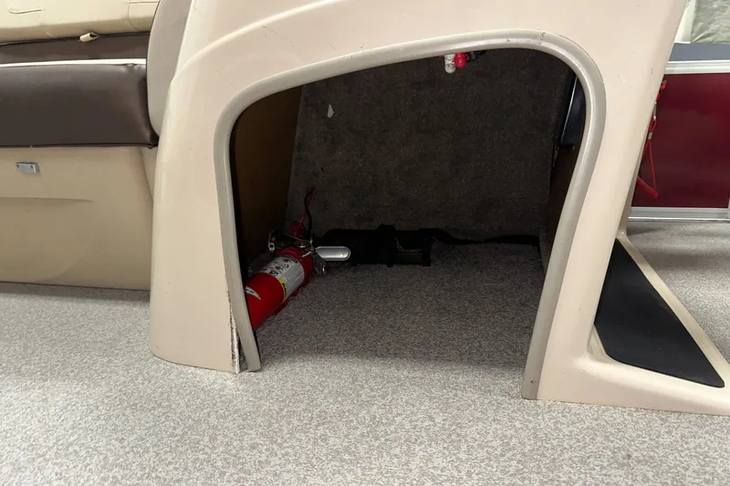 Slide: The Image of 2018 Sun Tracker SFB20 interior with fire extinguisher under seat. - 24