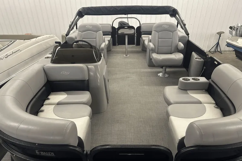 Slide: The Image of Manitou 210 Aurora LE 2019 - 10