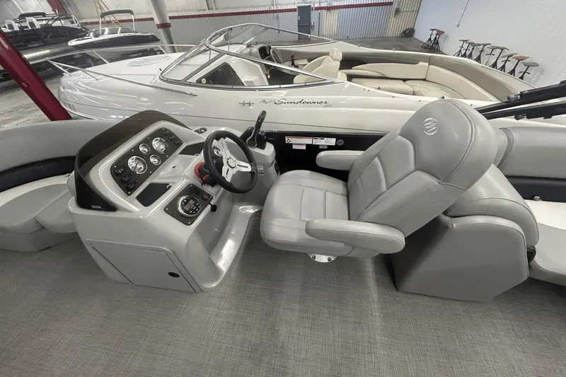 Slide: The Image of Manitou 210 Aurora LE 2019 - 14