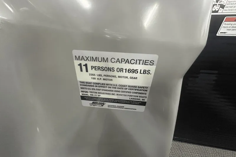 Slide: The Image of Manitou 210 Aurora LE 2019 - 19