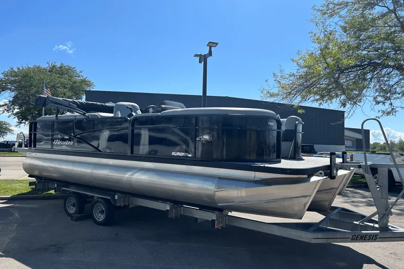 Slide: The Image of Manitou 210 Aurora LE 2019 - 2