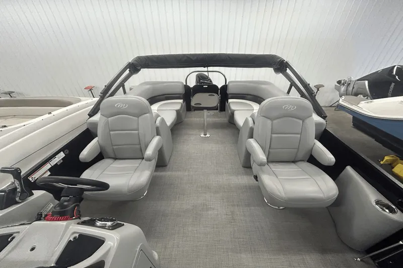 Slide: The Image of Manitou 210 Aurora LE 2019 - 21