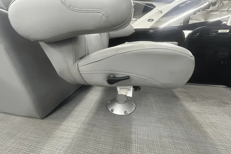 Slide: The Image of Manitou 210 Aurora LE 2019 - 23