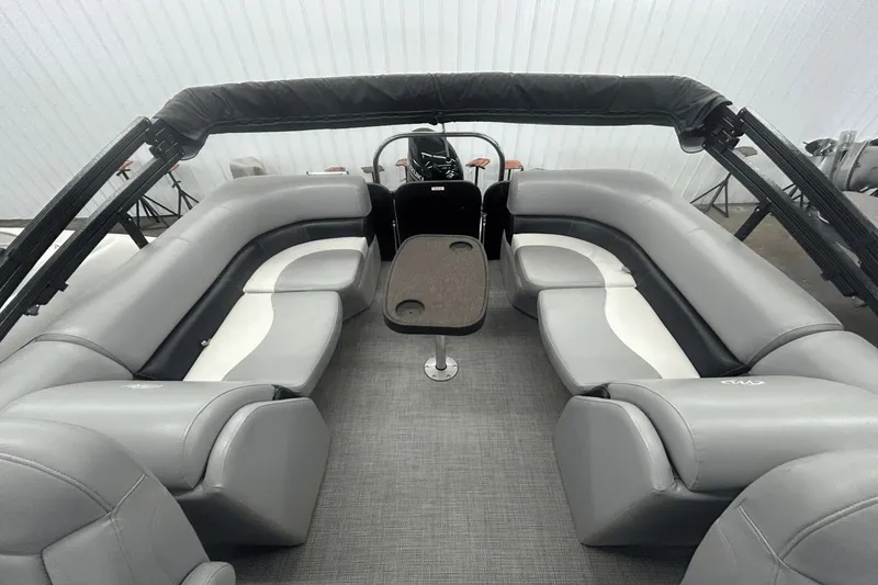 Slide: The Image of Manitou 210 Aurora LE 2019 - 25