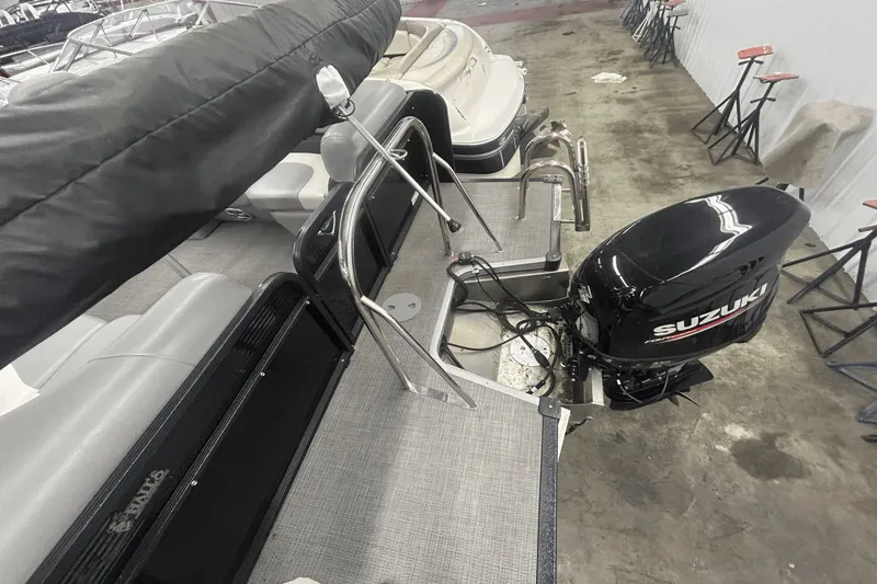 Slide: The Image of Manitou 210 Aurora LE 2019 - 28