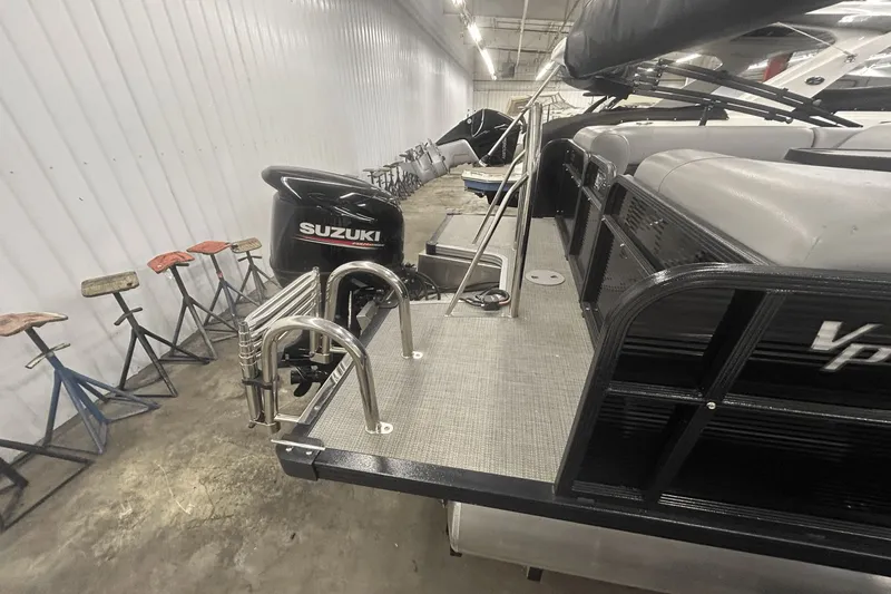 Slide: The Image of Manitou 210 Aurora LE 2019 - 29