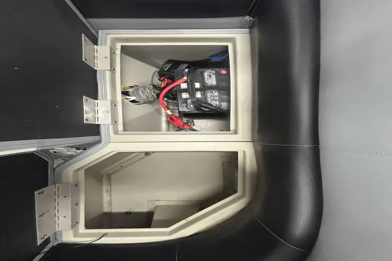 Slide: The Image of Manitou 210 Aurora LE 2019 - 34