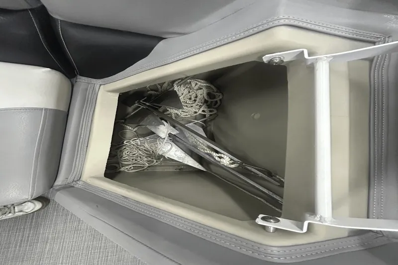 Slide: The Image of Manitou 210 Aurora LE 2019 - 35