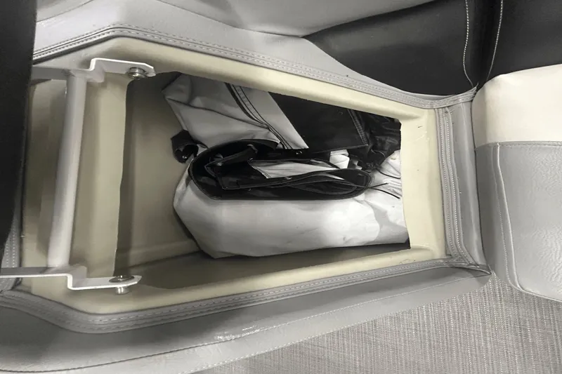 Slide: The Image of Manitou 210 Aurora LE 2019 - 36