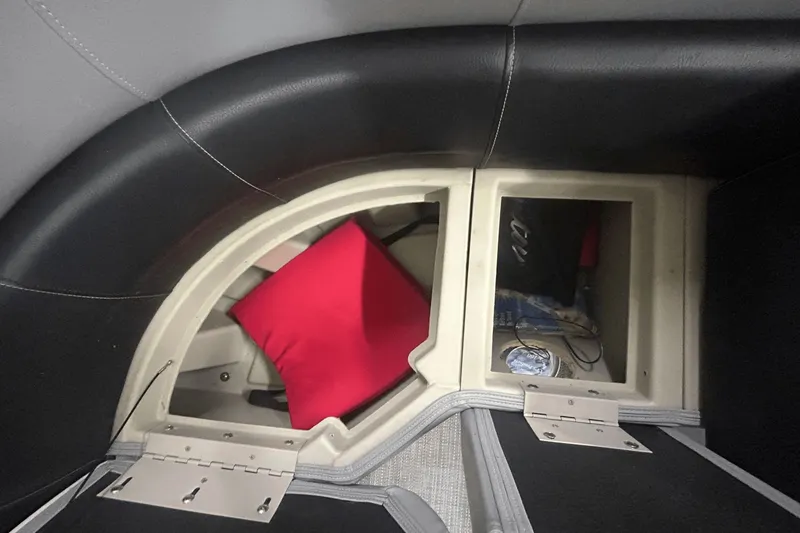 Slide: The Image of Manitou 210 Aurora LE 2019 - 37