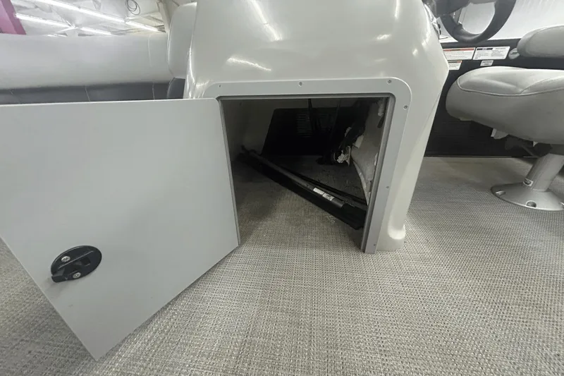 Slide: The Image of Manitou 210 Aurora LE 2019 - 39