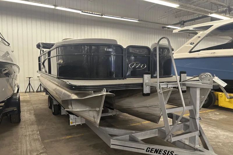 Slide: The Image of Manitou 210 Aurora LE 2019 - 4