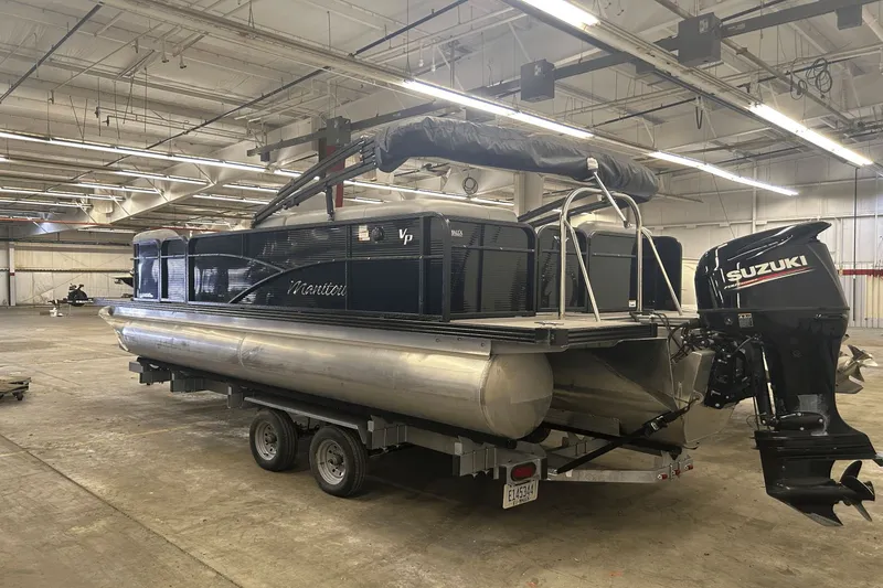 Slide: The Image of Manitou 210 Aurora LE 2019 - 6