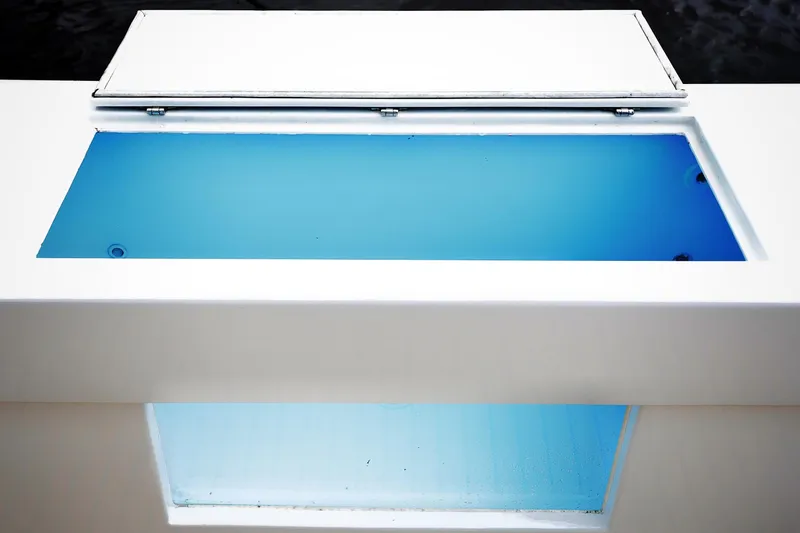 Slide: The Image of Livewell on 2000 Venturer 44 boat, featuring a sleek white design and clear blue water. - 39