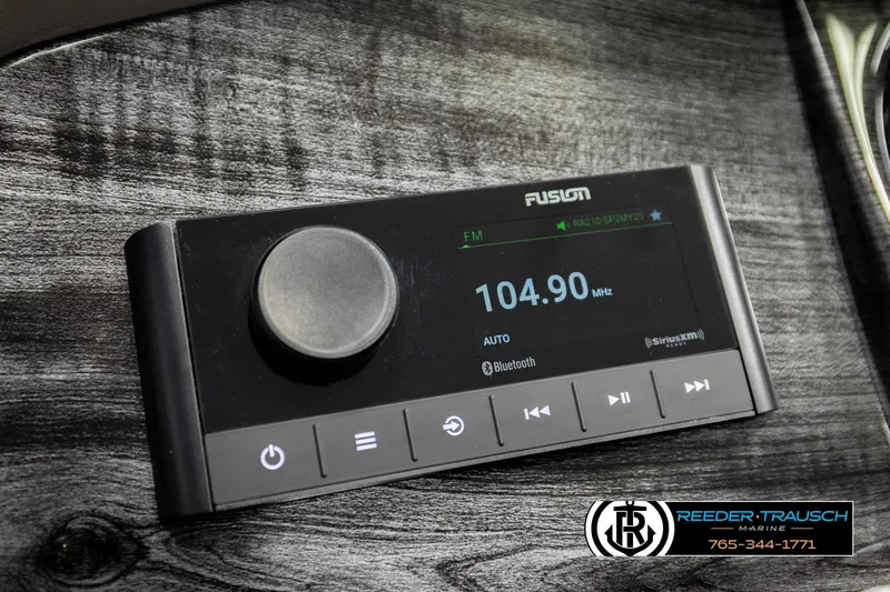 Slide: The Image of Fusion marine stereo system in Avalon LSZ Vrl 2026, displaying FM 104.90 MHz. - 35