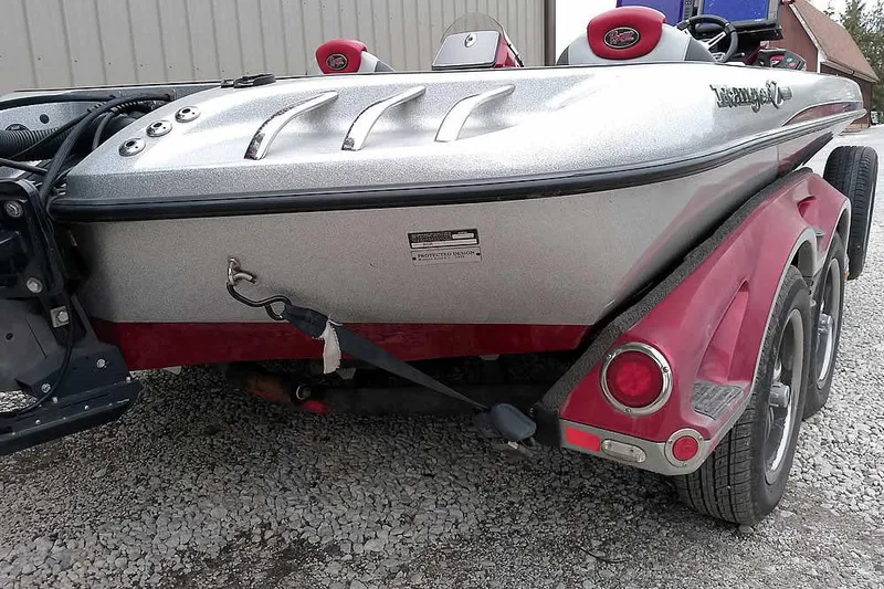 Slide: The Image of 2015 Ranger Z521C Ranger Cup Equipped boat on trailer, rear view. - 13