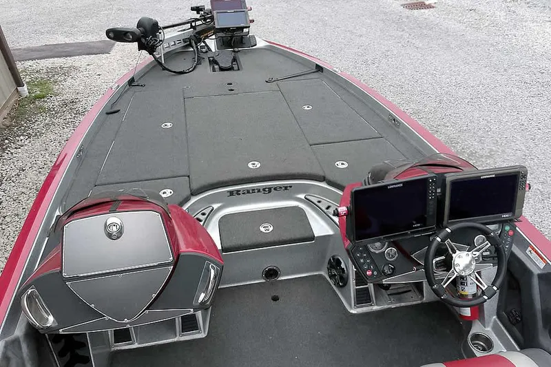 Slide: The Image of 2015 Ranger Z521C Ranger Cup Equipped boat interior with dual screens and steering wheel. - 17