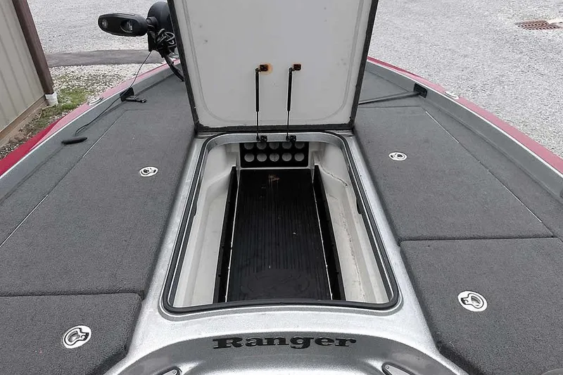 Slide: The Image of 2015 Ranger Z521C Ranger Cup Equipped boat storage compartment open. - 19