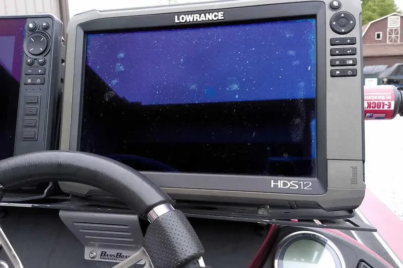 Slide: The Image of 2015 Ranger Z521C boat with Lowrance HDS12 fishfinder and steering wheel. - 35