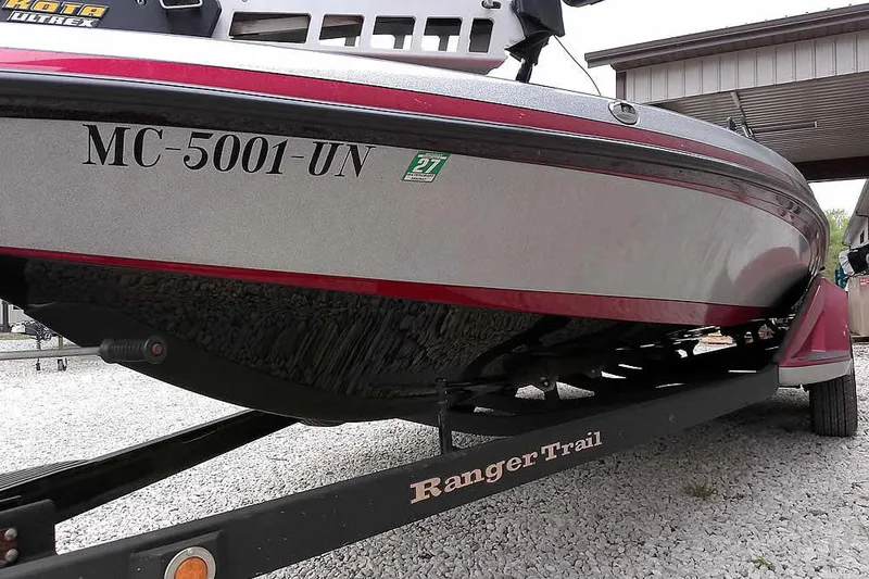 Slide: The Image of 2015 Ranger Z521C Ranger Cup Equipped boat on trailer, side view. - 7