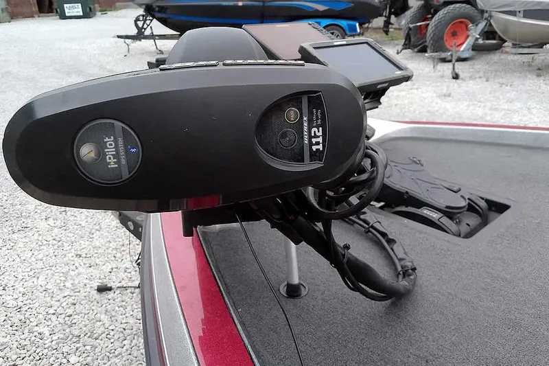 Slide: The Image of 2015 Ranger Z521C boat with iPilot trolling motor and advanced navigation system. - 9