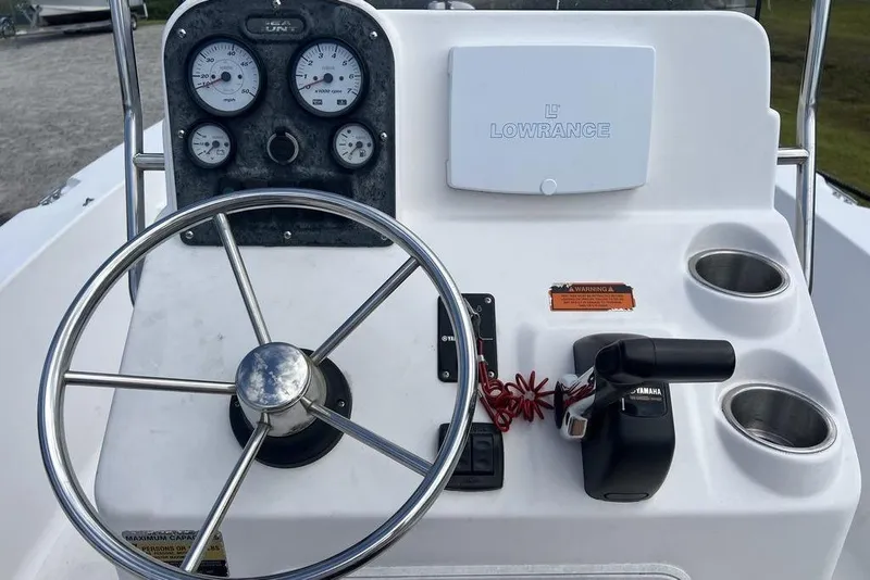 Slide: The Image of 2007 Sea Hunt BX 22 T boat dashboard with steering wheel and Lowrance system. - 9