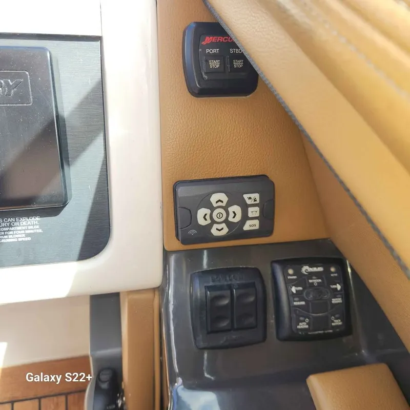 Slide: The Image of Sea Ray SLX 350 2014 - 11