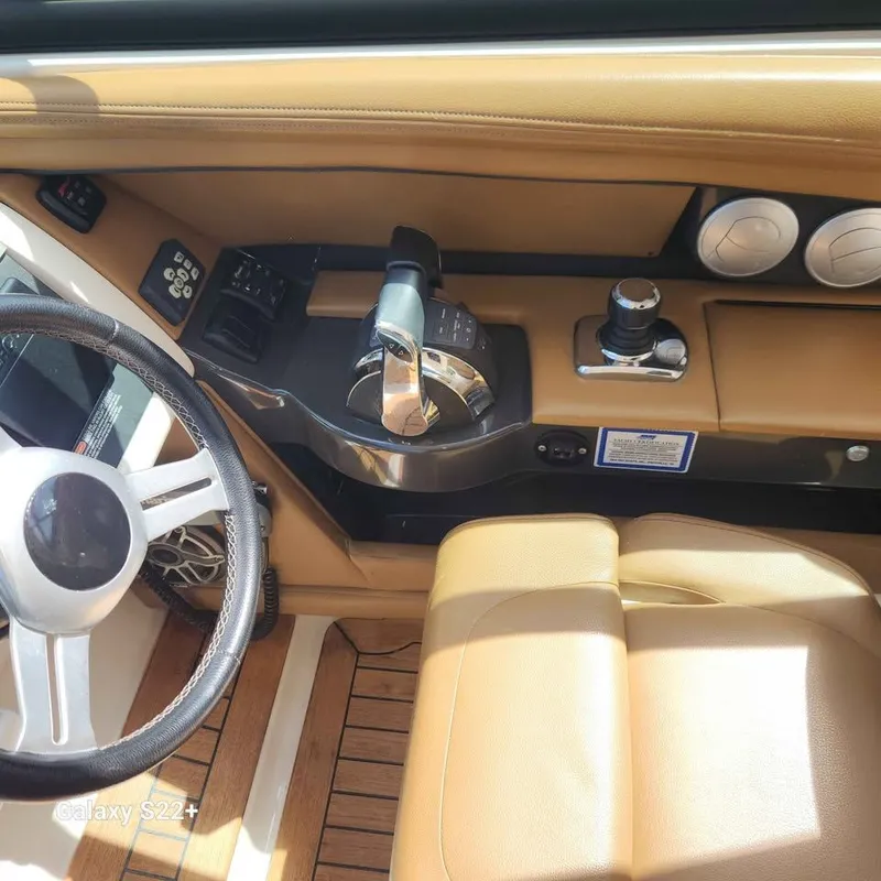 Slide: The Image of Sea Ray SLX 350 2014 - 7