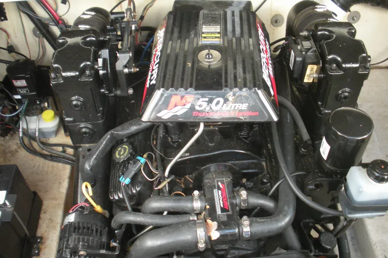 Slide: The Image of Engine of a 2000 Sea Ray 240 Sundancer boat, featuring a 5.0-litre Mercury motor. - 20