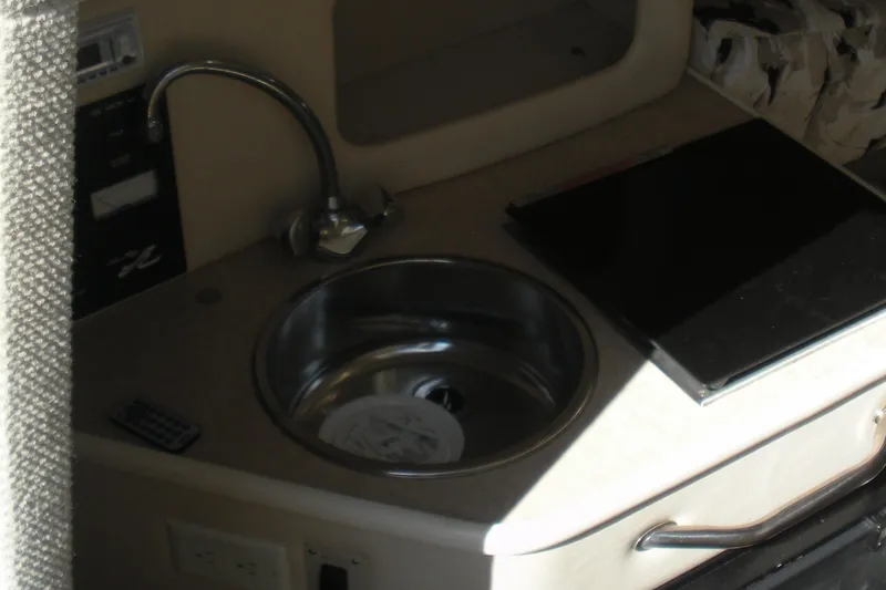 Slide: The Image of Sea Ray 240 Sundancer 2000 - 3