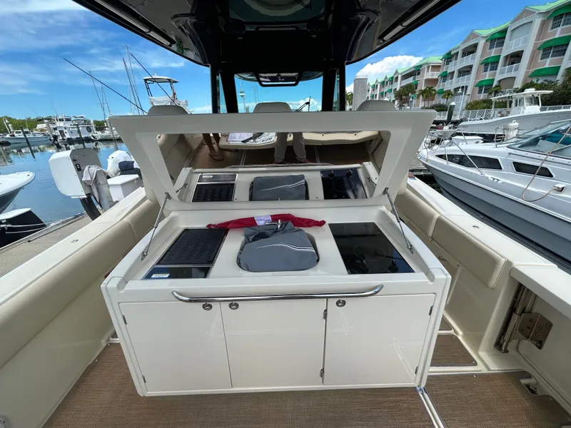 Slide: The Image of Chris-Craft Catalina 34 2023 - 11