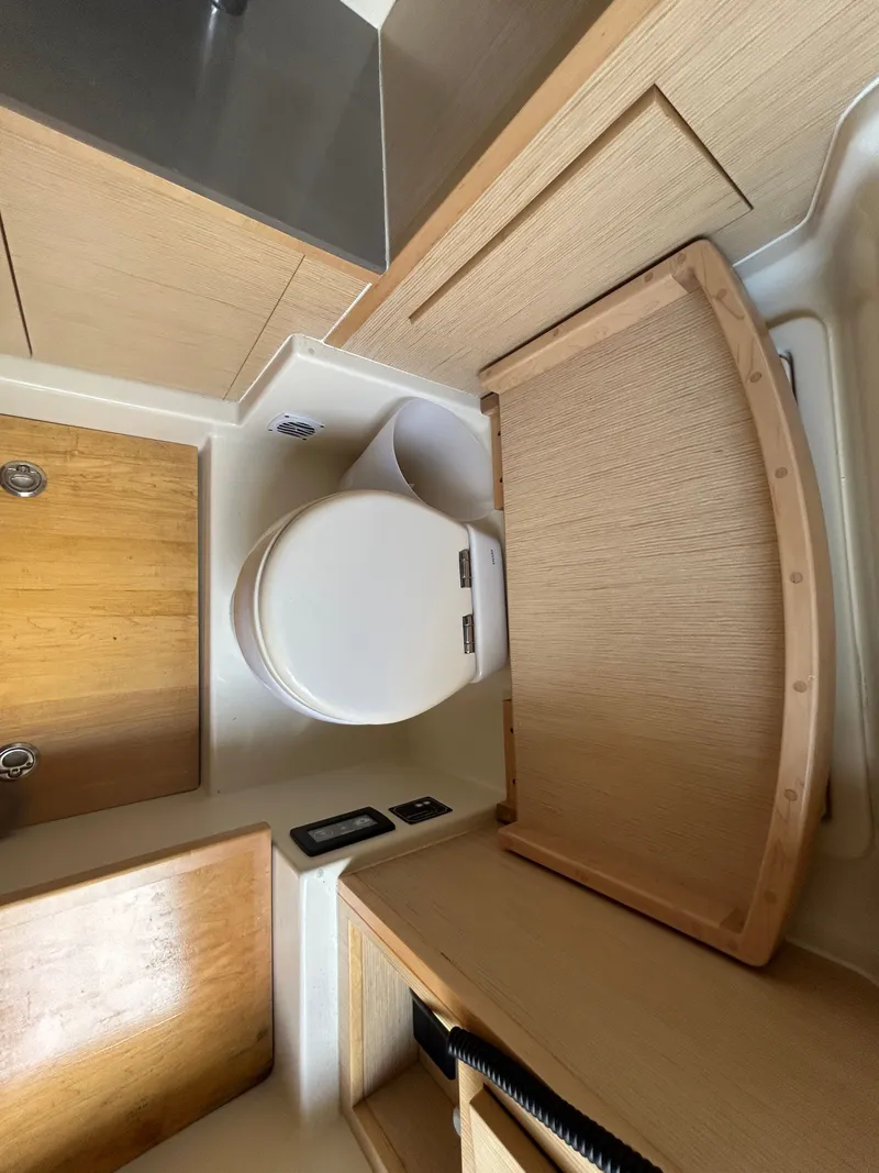 Slide: The Image of Chris-Craft Catalina 34 2023 - 16