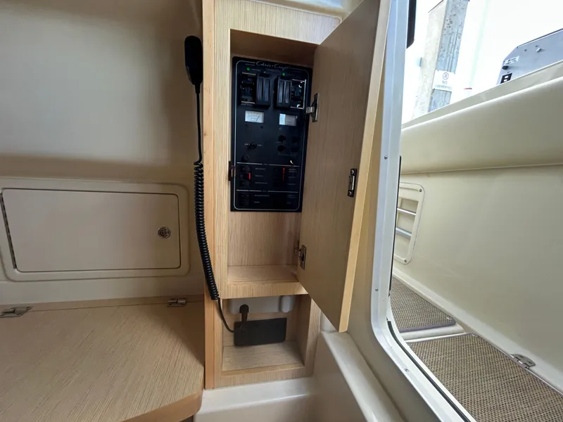 Slide: The Image of Chris-Craft Catalina 34 2023 - 19