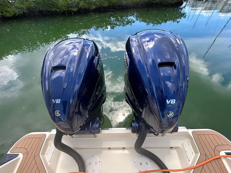 Slide: The Image of Chris-Craft Catalina 34 2023 - 2