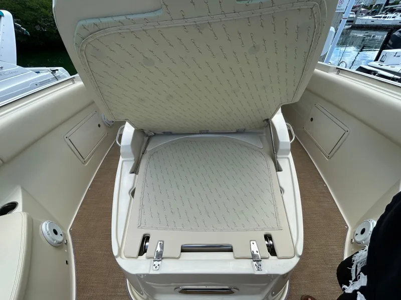 Slide: The Image of Chris-Craft Catalina 34 2023 - 8