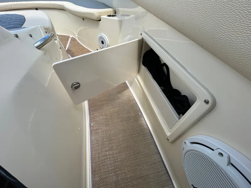 Slide: The Image of Chris-Craft Catalina 34 2023 - 9